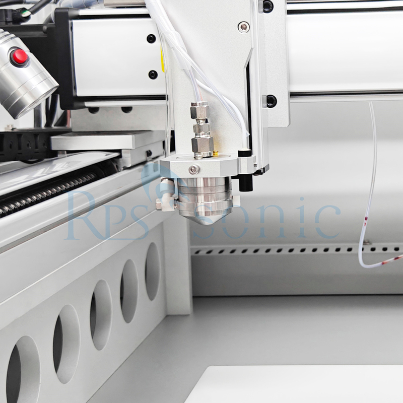 Couche à pulvérisation par ultrasons pour la fabrication de diodes polymères organiques électroluminescentes
